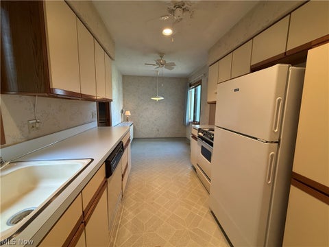 Tiny photo for 12272 Woodside Court #F18, Strongsville, OH 44136 (MLS # 5240219)