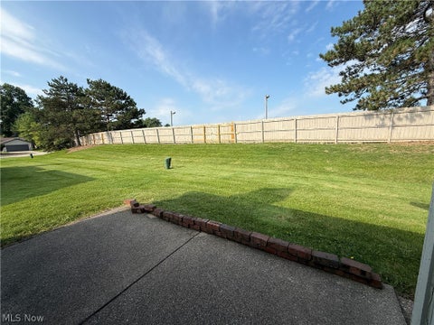 Tiny photo for 12272 Woodside Court #F18, Strongsville, OH 44136 (MLS # 5240219)