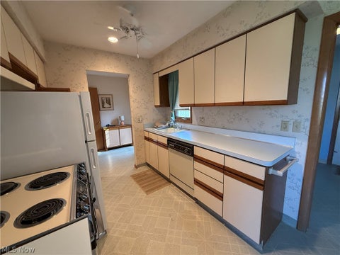 Tiny photo for 12272 Woodside Court #F18, Strongsville, OH 44136 (MLS # 5240219)