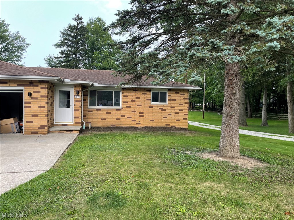 Beautifully remodeled 4 bedroom 2 full bath side by side duplex in a great location. 2 bedrooms and a full bath on the main level,2 bedrooms and a full bath on the lower level. Move in ready, stainless appliances, 2 car attached garage, washer and dryer hookups.Rental requirements:Credit score of 600+. 500 - 600 is considered conditional.Less than 3 items in collections, excluding student loan and medical. Monthly income of 2.5 times the amount of the monthly rent.Thorough Eviction Check. $50 Non Refundable App Fee for all Adults who will be occupying the property.Applications can only be completed online.Typical Security Deposit equivalent to one months rent, pending results of background checks.Tenants are responsible for all utilities including water and sewer, must have the electric and gas transferred into their name and obtain renters insurance prior to receiving keys to the property. Schedule your appointment today.