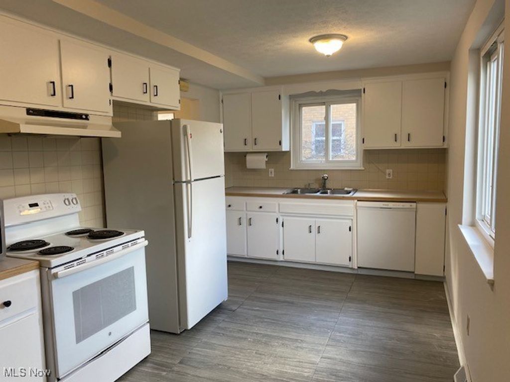 Photo of 7032 Brandywine Road, Parma Heights, OH 44130 (MLS # 5163377)