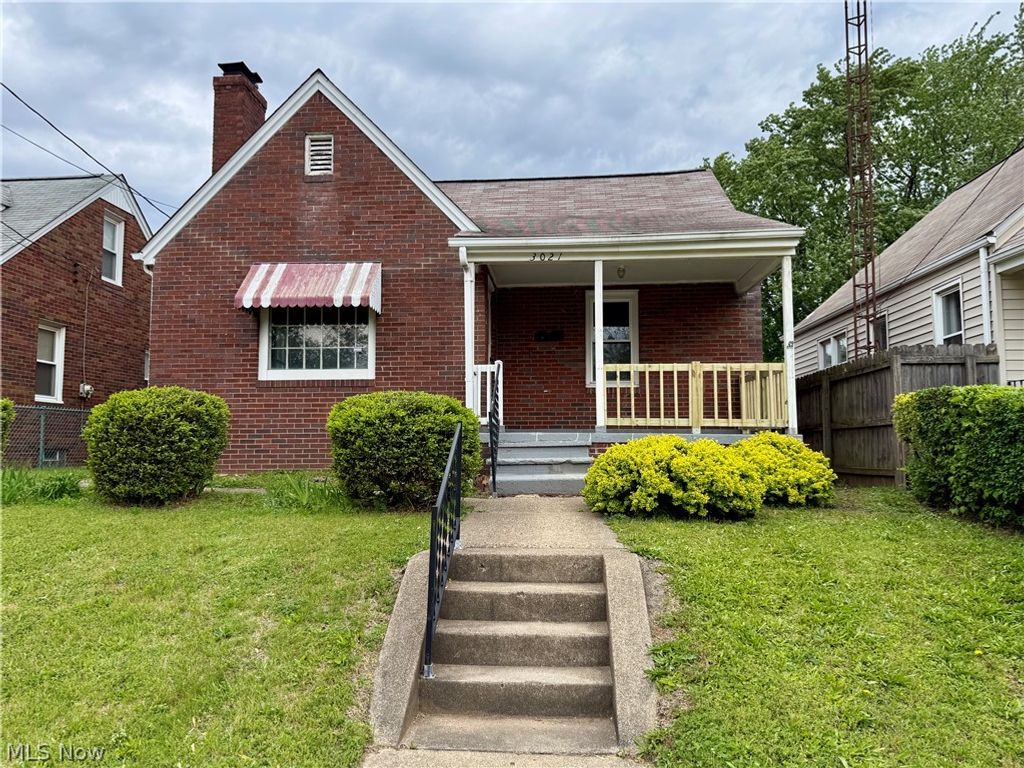 Photo of 3021 Windsor Place SW, Canton, OH 44710 (MLS # 5207089)