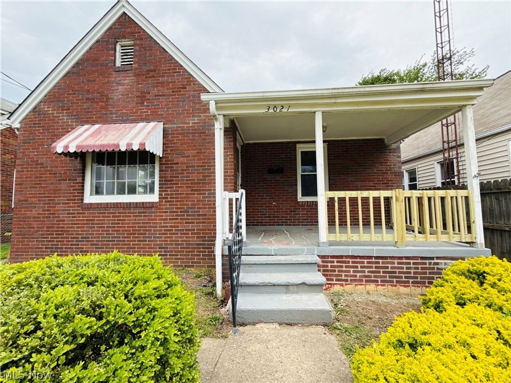 Photo of 3021 Windsor Place SW, Canton, OH 44710 (MLS # 5207089)