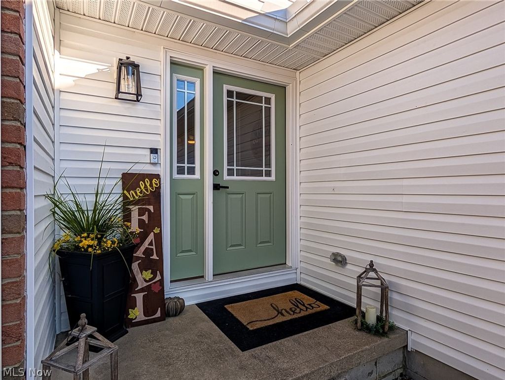 Photo of 546 E Mohawk Drive, Malvern, OH 44644 (MLS # 5196942)