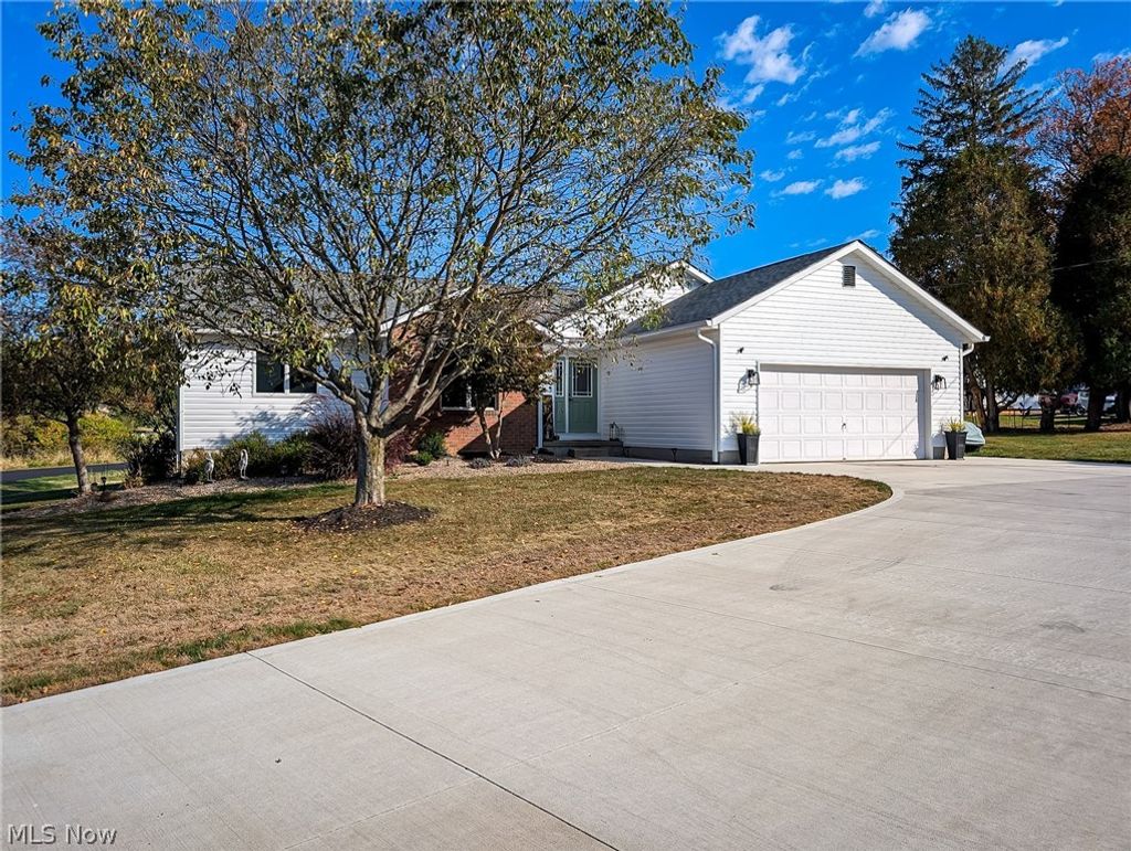 Photo of 546 E Mohawk Drive, Malvern, OH 44644 (MLS # 5196942)