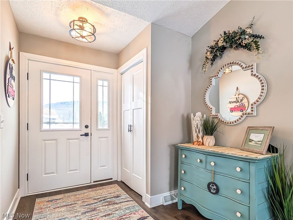 Photo of 546 E Mohawk Drive, Malvern, OH 44644 (MLS # 5196942)