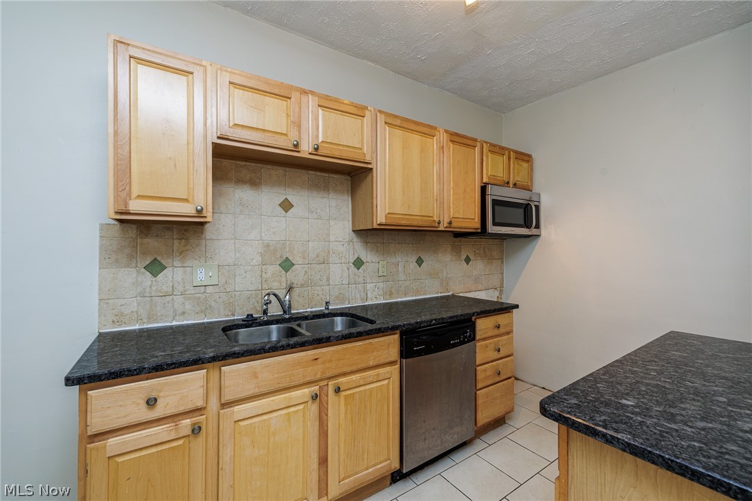 *Move-in Special 50% off security deposit and first month's rent*
Welcome to this beautifully updated 2-bedroom apartment. It features fresh paint and elegant hardwood flooring throughout. Upon entering, you'll step into a spacious living room bathed in natural sunlight, thanks to its multiple windows. The kitchen is fully equipped with modern appliances, including a fridge, gas range, microwave, and dishwasher. You'll also appreciate the luxurious touch of granite countertops, ample cabinet space, and an adjoining dining room. Both bedrooms offer generous proportions and ample closet space for your convenience. Come tour this apartment today!