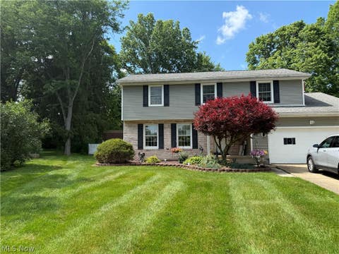 Homes For Sale - 1495 Fredrickburg Drive<br/> Youngstown, OH 44412