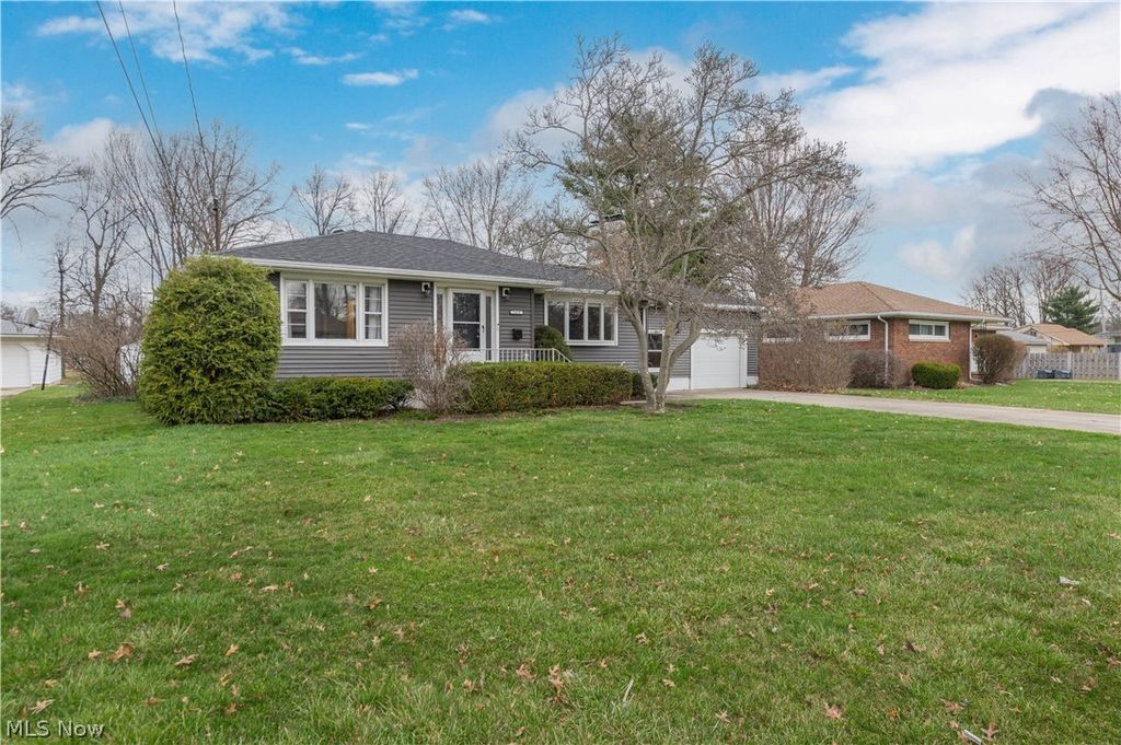 Photo of 1428 Westwood Drive, Lorain, OH 44053 (MLS # 5193763)