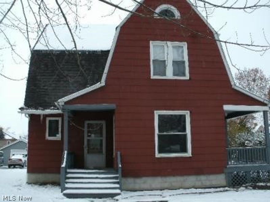 4 bed, 2 bath farm house located in Niles, OH. This spacious fixer upper offers great potential, featuring spacious bedrooms,
hardwood flooring, and a nice sized living room. The home is in need of updates and repairs before move in ready.