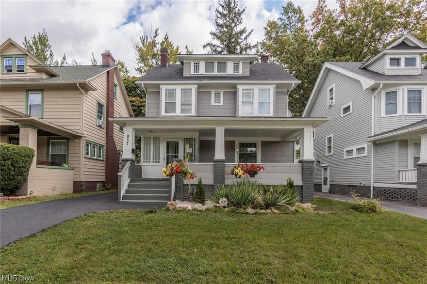 Move right in to this classic colonial with modern class and high end finishes. This spectacular home has been completely remodeled
from top to bottom. This home features a classic floor plan, gleaming oak hardwood floors, an updated kitchen. The kitchen is nicely
updated with granite counters and new appliances. Upstairs, you will find four spacious beautifully remodeled bedrooms. Do not miss
this chance to own this charming home!