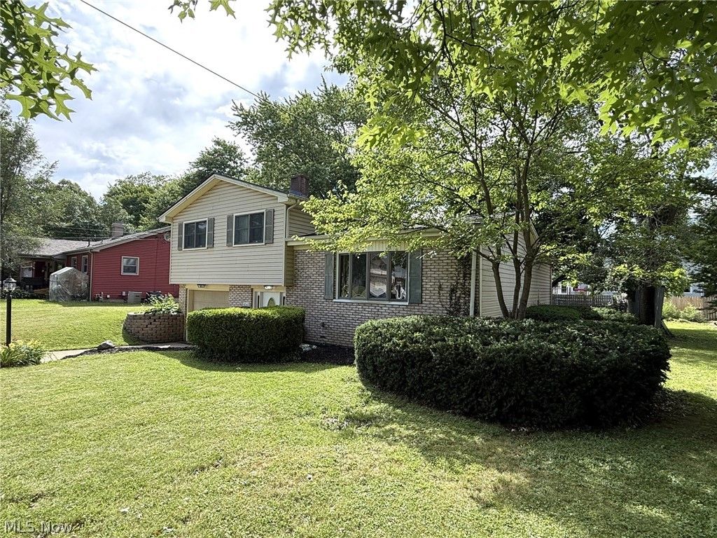 Photo of 4260 Wedgewood Drive, Austintown, OH 44511 (MLS # 5216176)