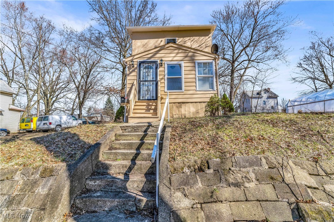 791 Allyn St, Akron- Spacious 3 bed 1 bath single family home! //
$ 950 rent / $ 950 deposit //
$55 application fee per adult //
1-2 pets OK in this unit. After application pre-approval, a PetScreening is required for any animals to proceed with one of our properties; a PetScreening affidavit is still required if you have no pets. (Some breed restrictions apply per HUD guidelines). //
NO SMOKING //
1 time $139 non-refundable set up fee paid at lease signing //
$30/month required resident benefit package; can include personal property/liability insurance for an additional $5/month for $35/month total. //
After application Pre-Approval 1 applicant per household application is required to fill out a PetScreening application, before being about to proceed with placing a Reservation Fee for one of our properties. You will receive a pre-approval for your application and in order to proceed, the PetScreening is required. Even if you have NO pets - this application must be filled out. One time, non-refundable pet fee of $250-600 per animal applies to all pets & must be paid before or when you pay your first month rent. (No fee for qualified assistance animals). //
Our application is processed through secure site: Findigs, and they require ID and income verification. Without this, your application will not be processed. They offer 24/7 chat support on their application directly if you have any questions. //
BEDROOMS:3 //
BATHROOMS:1 //
APPLIANCES PROVIDED: N/A //
UTILITIES / RESIDENT RESPONSIBILITY:Residents are responsible for all utilities including: water/sewer/trash, gas & electric and are responsible to maintain lawn care maintenance & snow removal. //
Serious inquiries only.