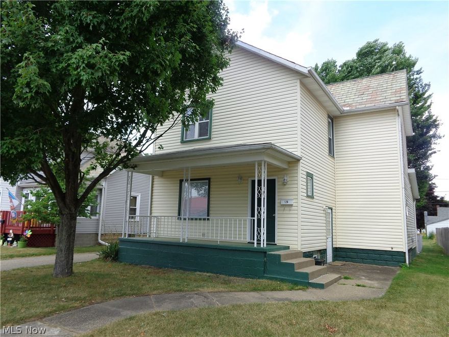 1st Floor Laundry. 3 Bedrooms & 2 Baths. Large back yard.