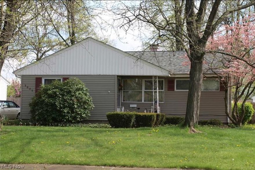 Looking for a ranch? This vinyl sided ranch has 3 bedrooms, baths, large living room, formal dining room w/corner cabinets, kitchen w/newer gourmet cook-top stove, oven & newer refrigerator. Full basement w/half bath & plenty of space for a rec room. Central air, roof 2004, newer furnace & windows, 2.5 car detached garage & chain link fence. Close to shopping & banking, not far from bypass. Great choice & great price!