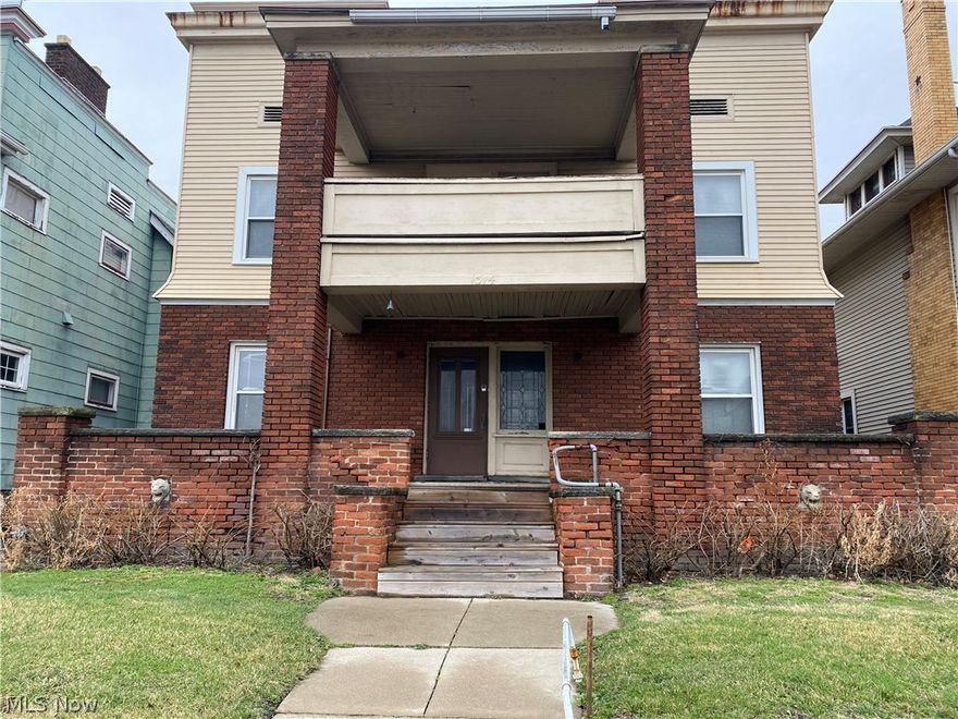 Vacant and ready for some elbow grease.