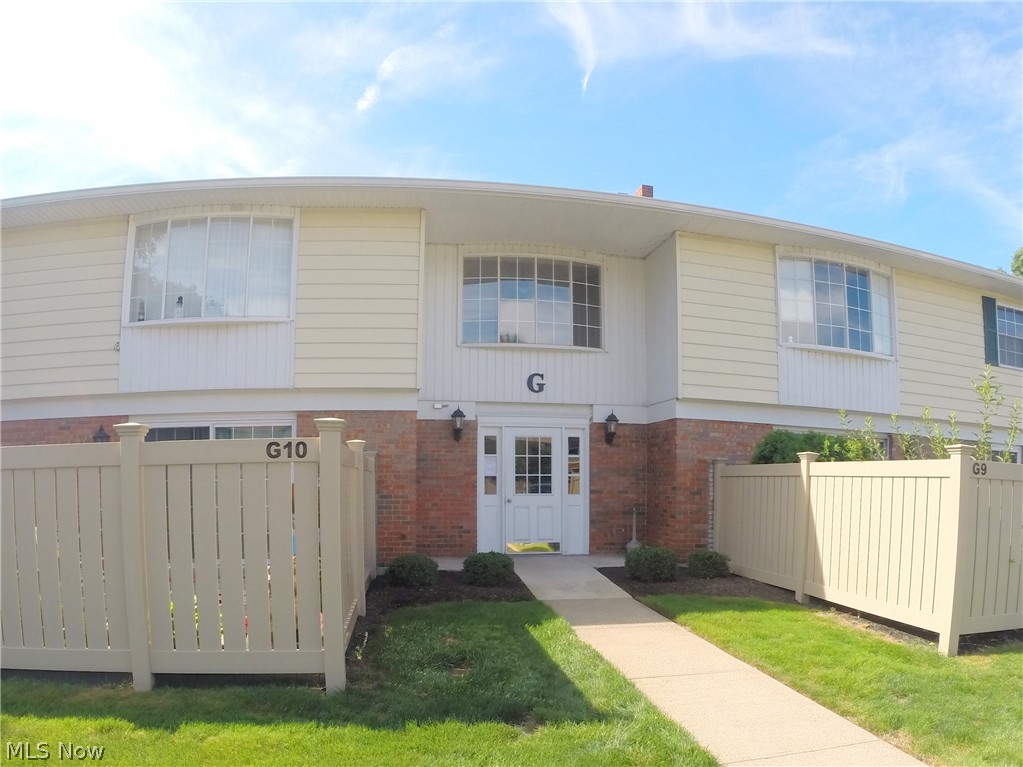 Fairfax Manor Condo - Residential