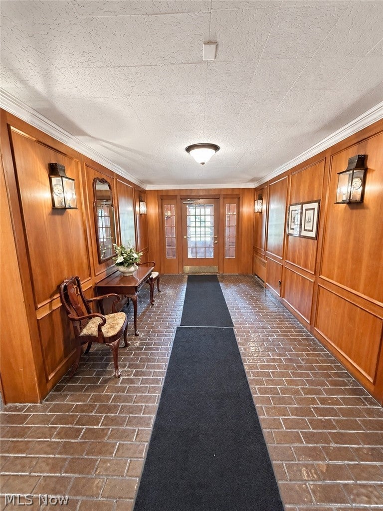 15820 Van Aken Boulevard 504