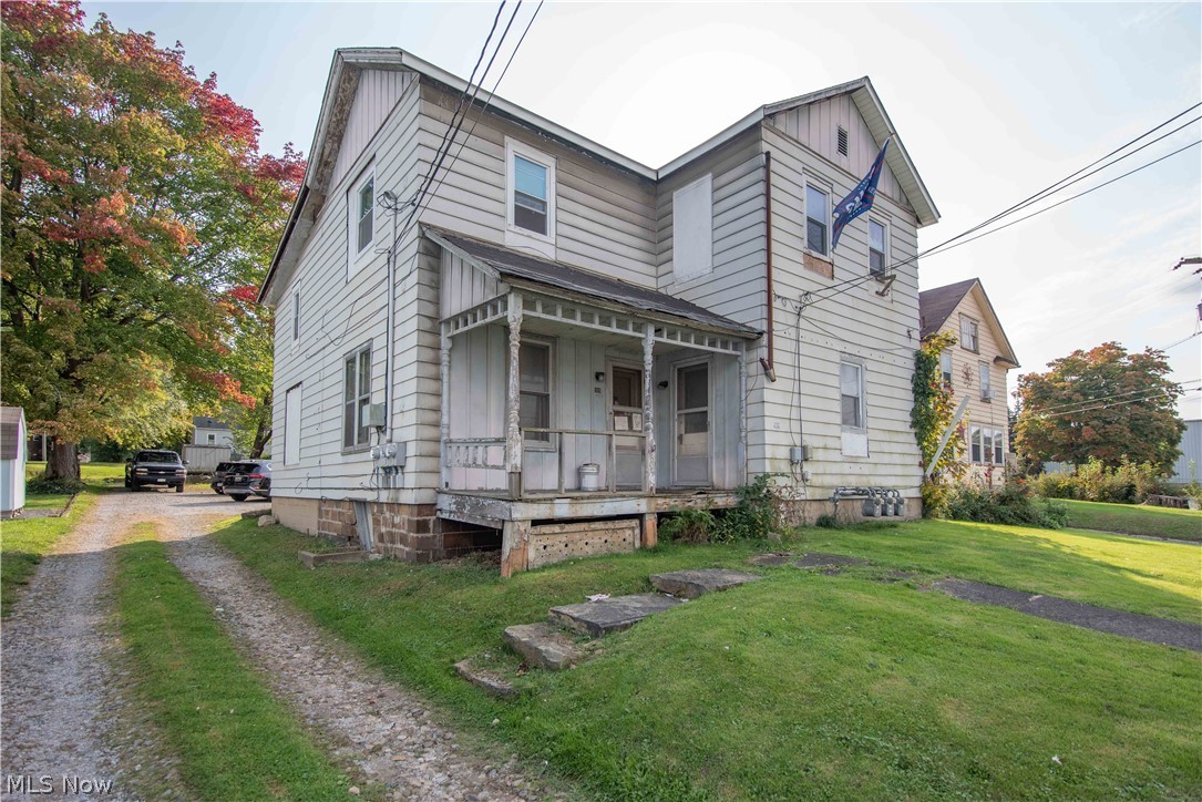 Incredible investment opportunity! Live in one and rent the others or with a little TLC, rent them all! The upstairs apartment offers 2 beds, 1 bath, a kitchen, dining room, and living room. The two lower units offer 1 bed, 1 bath, kitchen, and living room. All appliances stay. In the heart of the quaint city of Salem, this is a prime location living or renting!