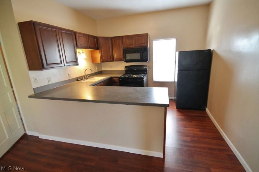 Beautiful hardwood flooring throughout this one bedroom, one bath apartment.
Modern kitchen equipped with stove, refrigerator and microwave.
Easy access to interstate 70 for commuters.
Tenant pays all utilities.
Owner may consider a pet.