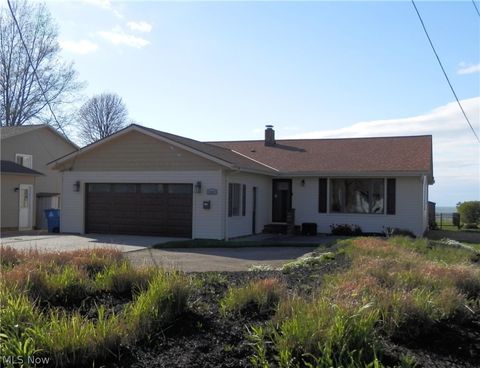 Single Family Residence in Eastlake OH 33091 Lake Shore Boulevard.jpg