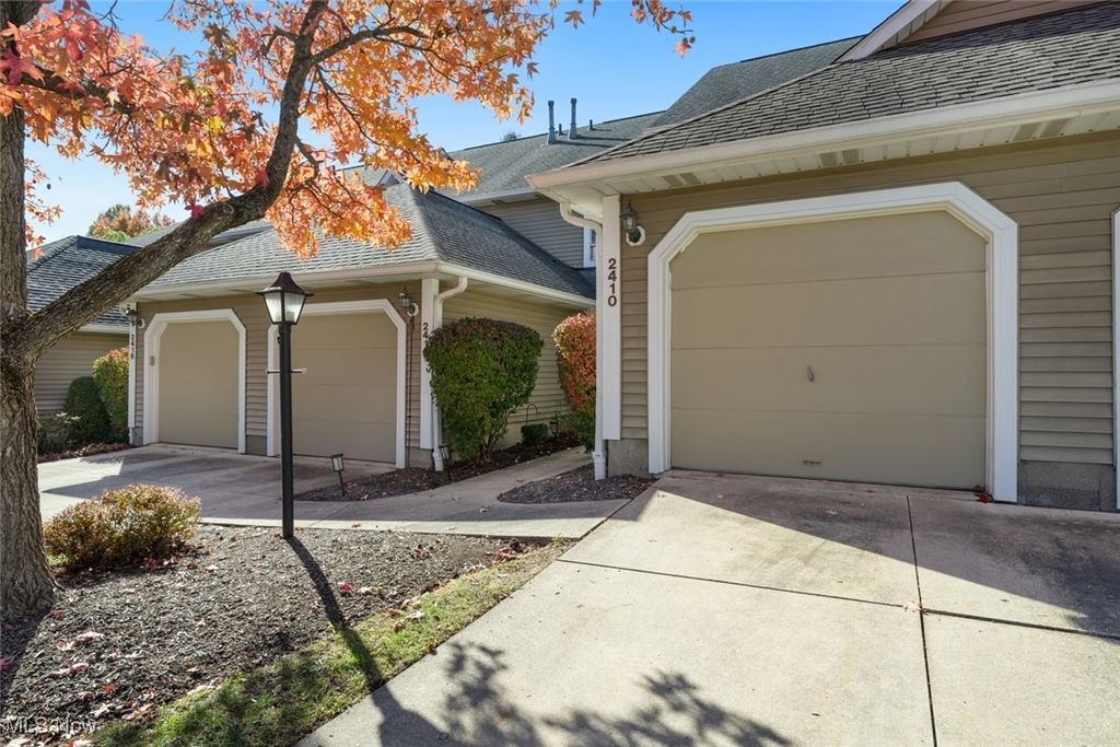 Photo of 2410 Wrens Drive S, Stow, OH 44224 (MLS # 5170045)