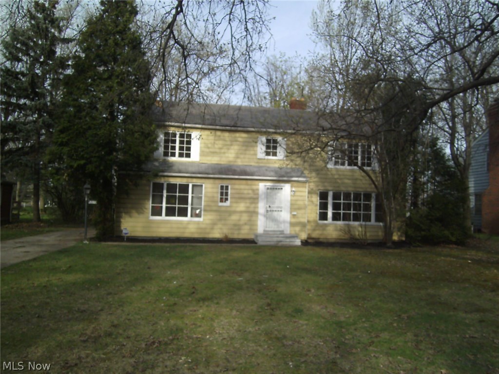 Beautiful Forest Hills area, this 4 bdrm/3 bath aluminum sided colonial is a Fannie Mae HomePath Property. Living room with fireplace, den on 1st floor plus 1 full bath. Second floor has 4 bedrms plus 2 full baths, rec room in partially finished basement, and a 2 car attached garage. Close Forest Hills Park, schools, shopping and hospitals with easy accces to downtown Cleveland.