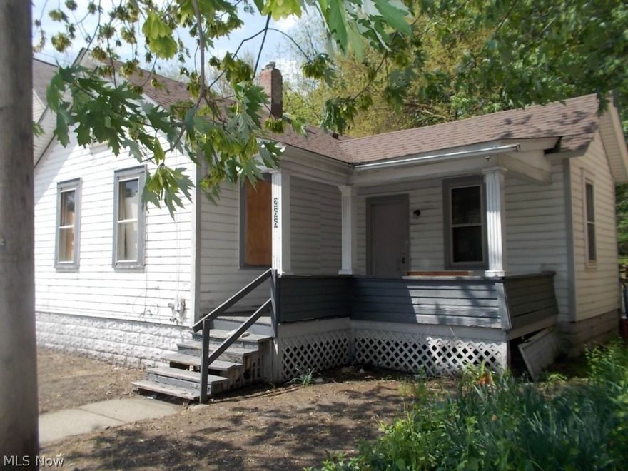 Attention Investors  Great Price on this Fixer Upper!  Needs some repairs to make it shine!  Plenty of potential for this bargain price!
Bring your skills or your contractor!  Proof of funds required with offer.  Property Sold AS IS w/o Repair, Warranty or Seller Disclosure.  The Listing Broker & Seller make no guarantees as to the accuracy of information herein.  Buyer is responsible for due diligence and utility activation related to inspections.  Water activation is not authorized.   See City Orders attached
Same seller is selling 89 Fulton see mls # 3710255