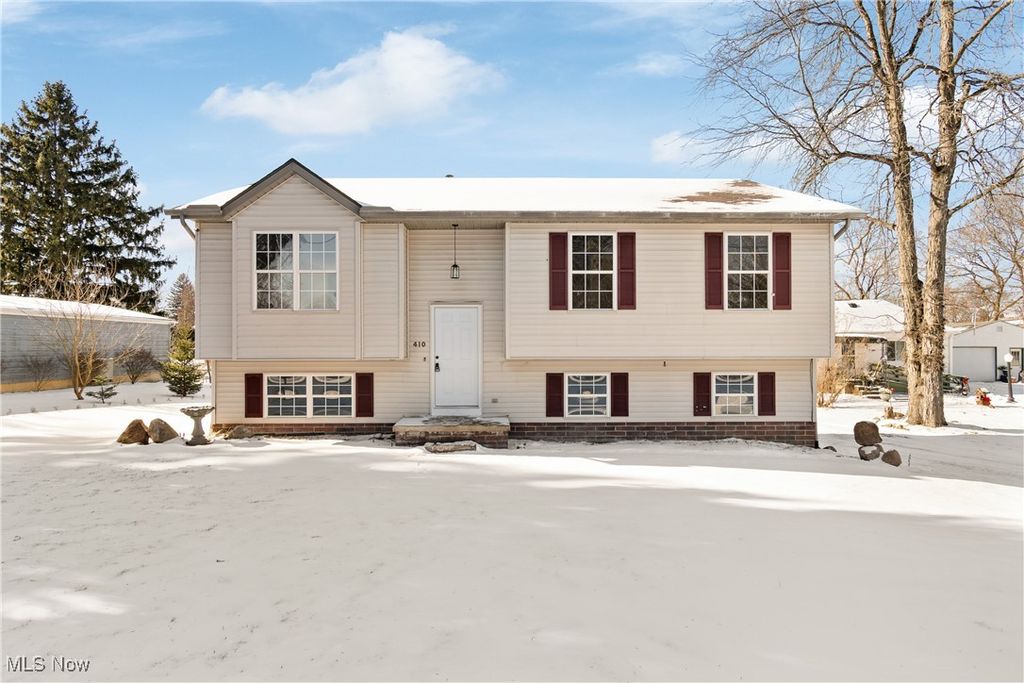 Photo of 410 Columbine Avenue, Akron, OH 44312 (MLS # 5182543)