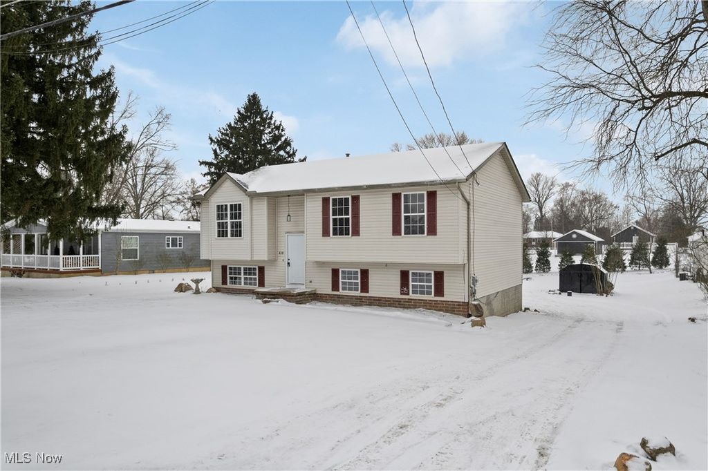 Photo of 410 Columbine Avenue, Akron, OH 44312 (MLS # 5182543)