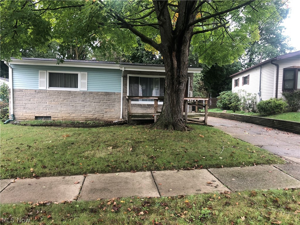 Awesome Investment opportunity or First Time Home Buyer home. Brand new carpet and paint, and a few touches to make it yours. Tour this today, it will go fast!