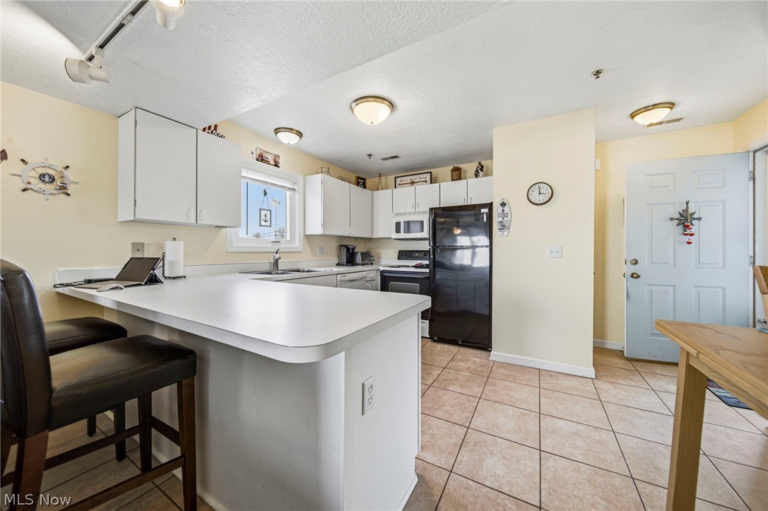 Mariners Point Condo Ph 2 - Residential