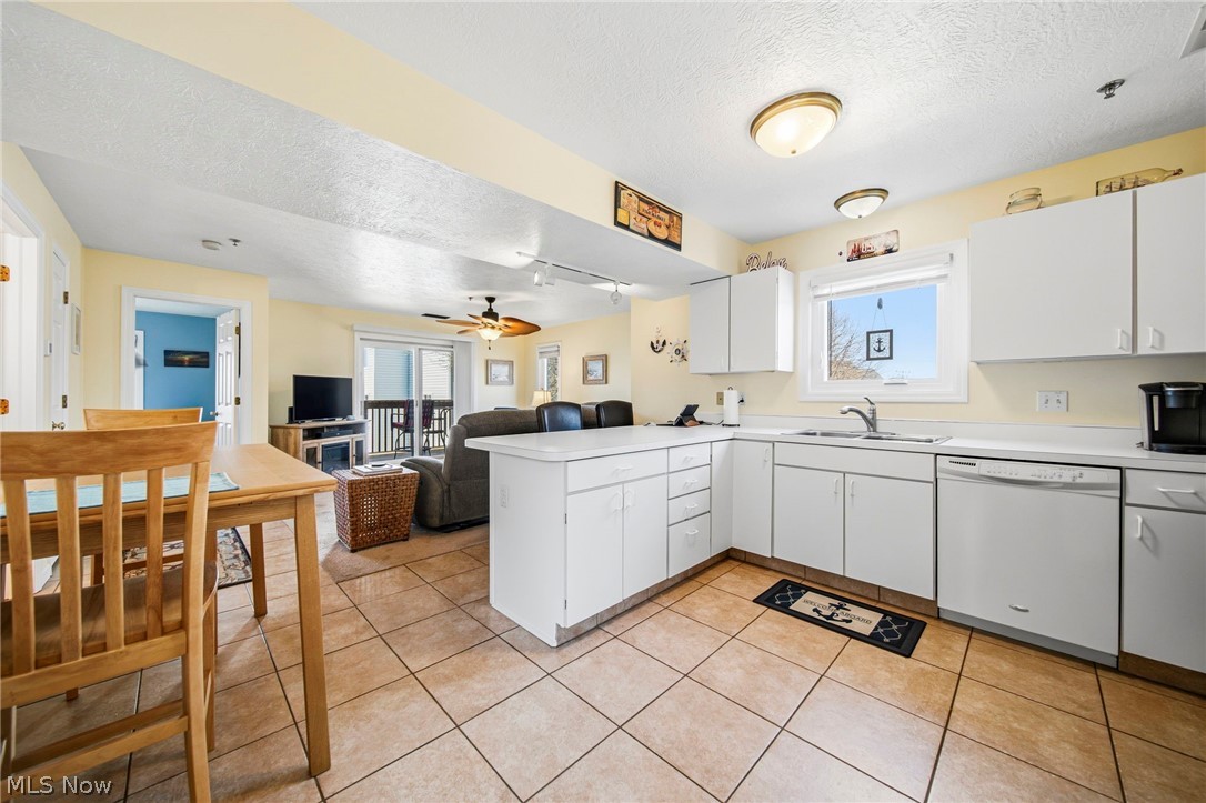 Mariners Point Condo Ph 2 - Residential