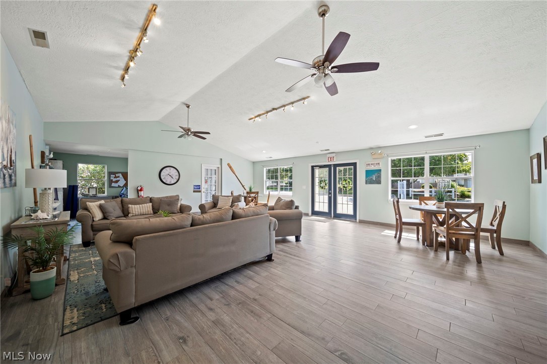 Mariners Point Condo Ph 2 - Residential