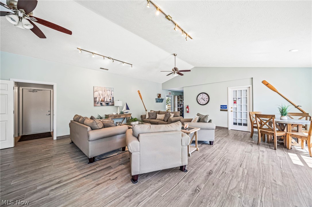 Mariners Point Condo Ph 2 - Residential