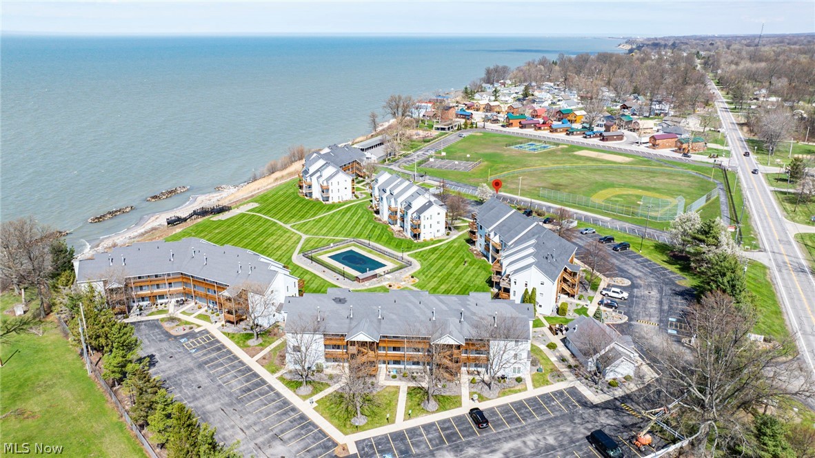 Mariners Point Condo Ph 2 - Residential