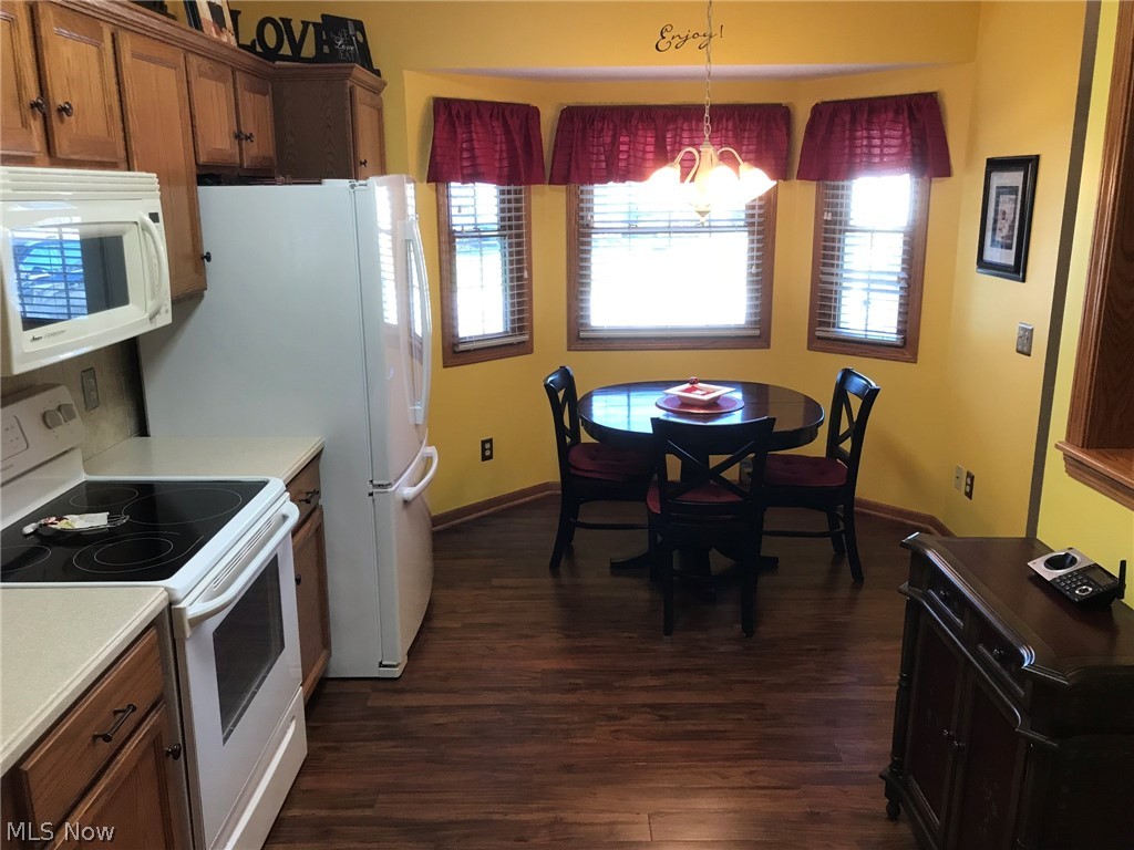 Villas At London Square Condo - Residential