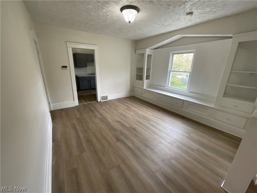 726 E 117th Street Up