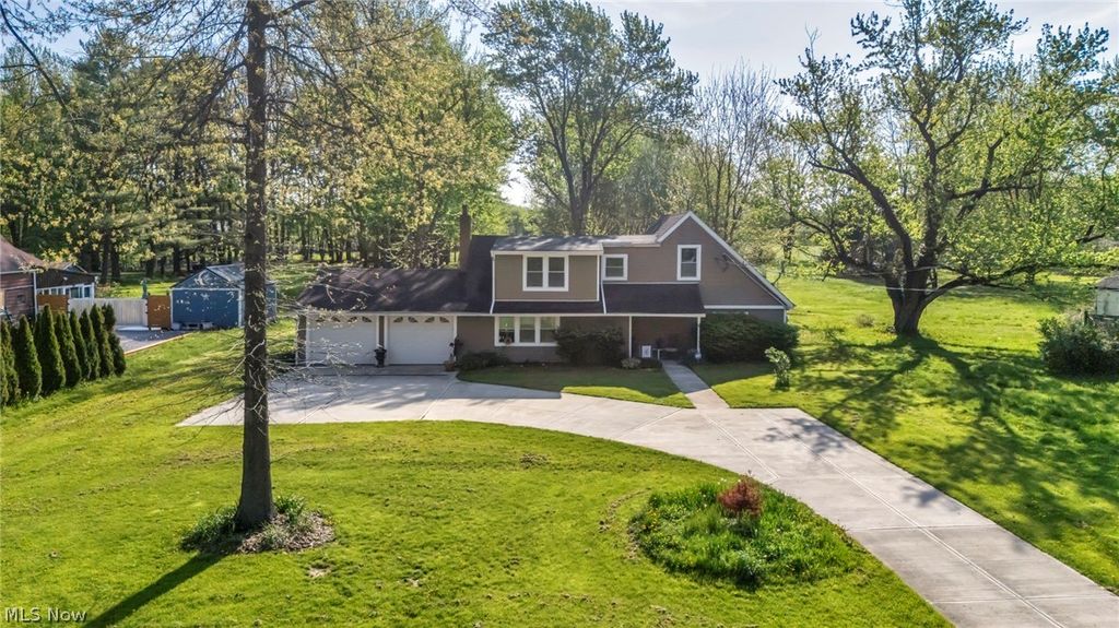 Photo of 8689 Stearns Road, Olmsted Township, OH 44138 (MLS # 5204252)