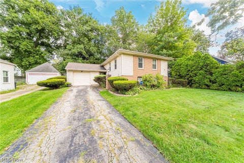 Homes For Sale - 753 Crestview Avenue<br/> Akron, OH 44320