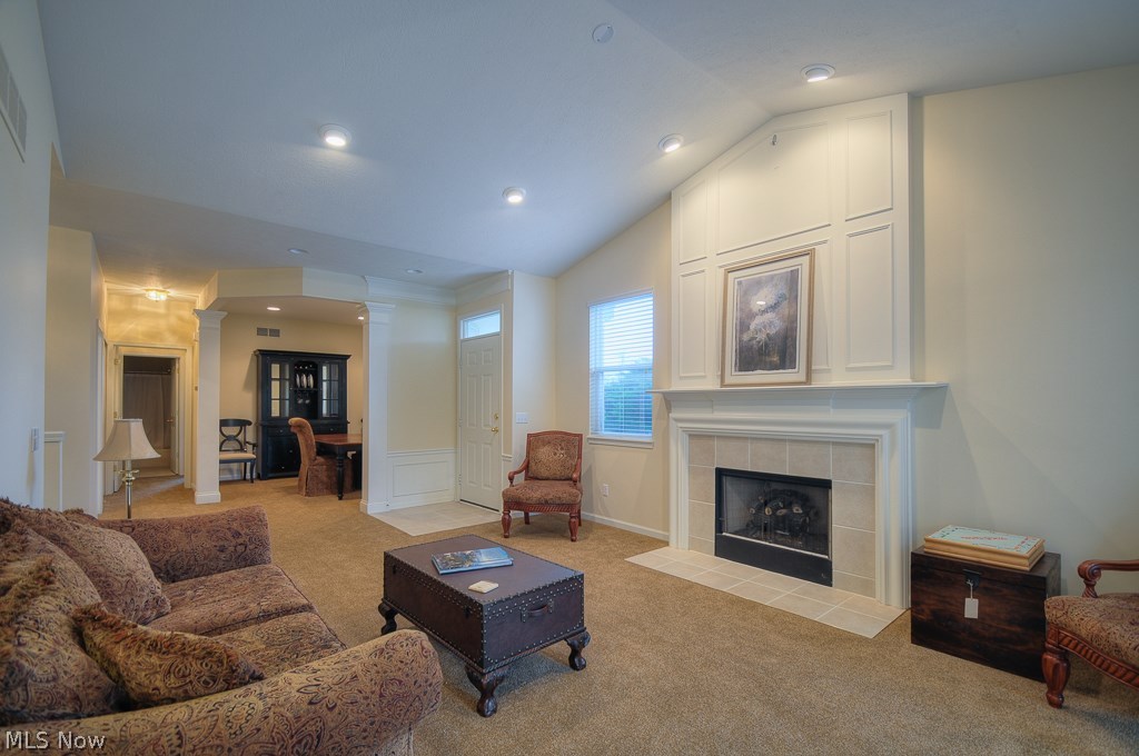 Woods/Auburn Lakes Condo Ph 01 - Residential