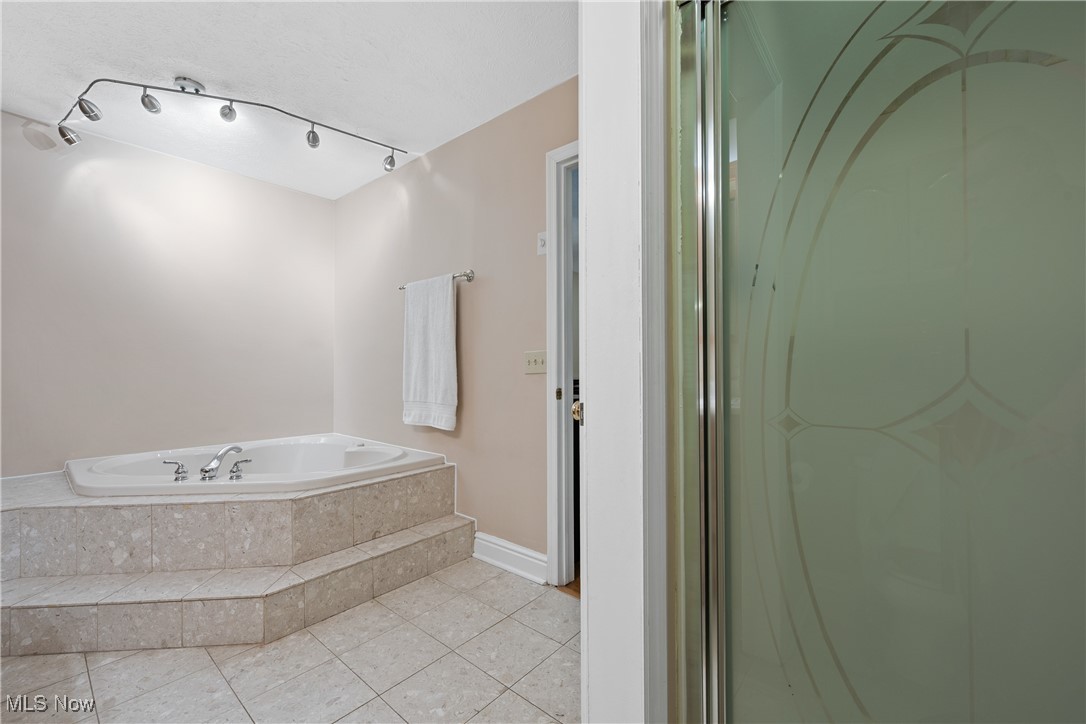 2990 Wildridge Drive, Massillon, Ohio image 29