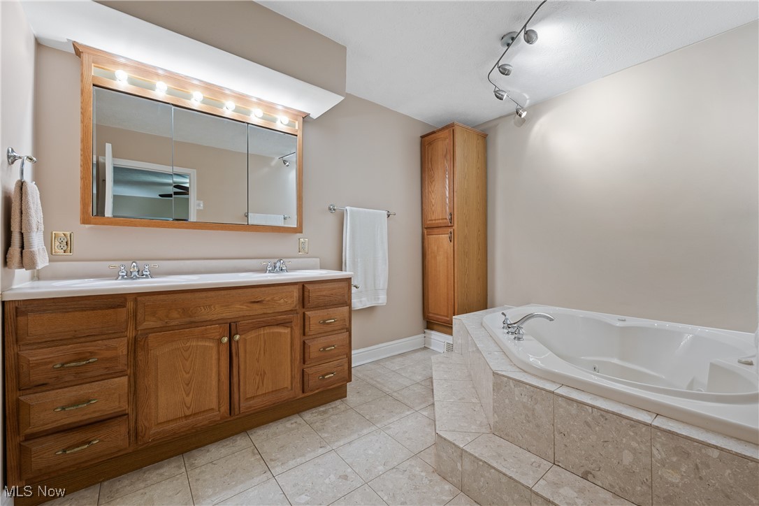 2990 Wildridge Drive, Massillon, Ohio image 27