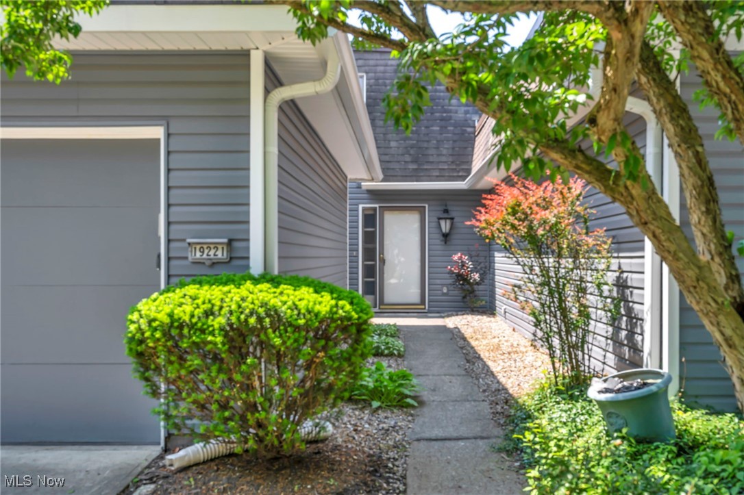 19221 Briarwood Lane 6-1