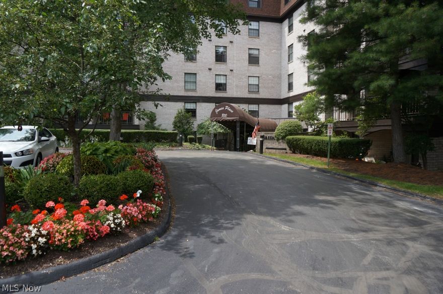 Welcome home to James Place.  This is  a rare 4th floor corner end unit. Amazing amount of space in this updated 1006 sqft 1 bedroom, 2 bath condo. Enjoy wooded views year round from almost every window. Awesome sized 24'x14' living room with dining area and balcony facing woods. New flooring this year.  Updated Kitchen with maple cabinets, newer fridge, microwave, dishwasher.  Area for small cafe table. Great pantry.
Spacious 15'x13' master bedroom with plenty of room for king-size bed and large furniture. Two baths ... one with step-in
shower and one with tub/shower unit. In-suite laundry. Kitchen appliances to stay. Unbelievably huge walk-in closet. Large 11x5 foyer. Extra windows
for more natural light. 1-car garage space right next to door. Also includes 4x9 storage locker and car wash.
Includes access to Kingswood Club pool, hot tub, sauna & party center. Enjoy easy living. Maintenance fee conveniently includes all
utilities except sewer.