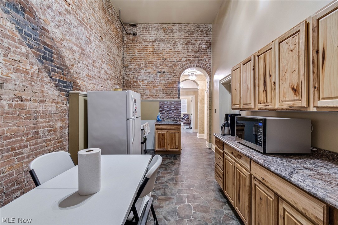 Cadiz Village - Commercial Sale