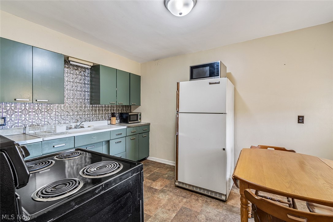 Cadiz Village - Commercial Sale