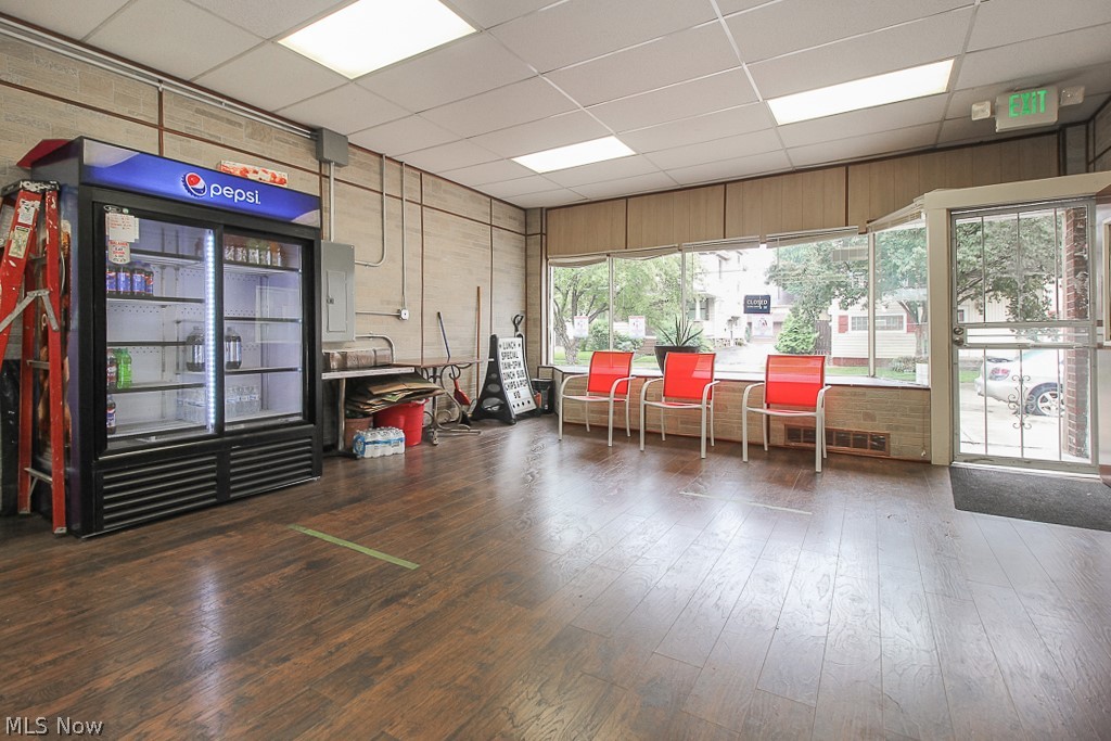 Urban Realty Companys - Commercial Sale