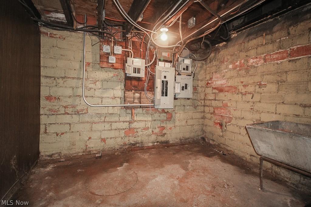 Urban Realty Companys - Commercial Sale