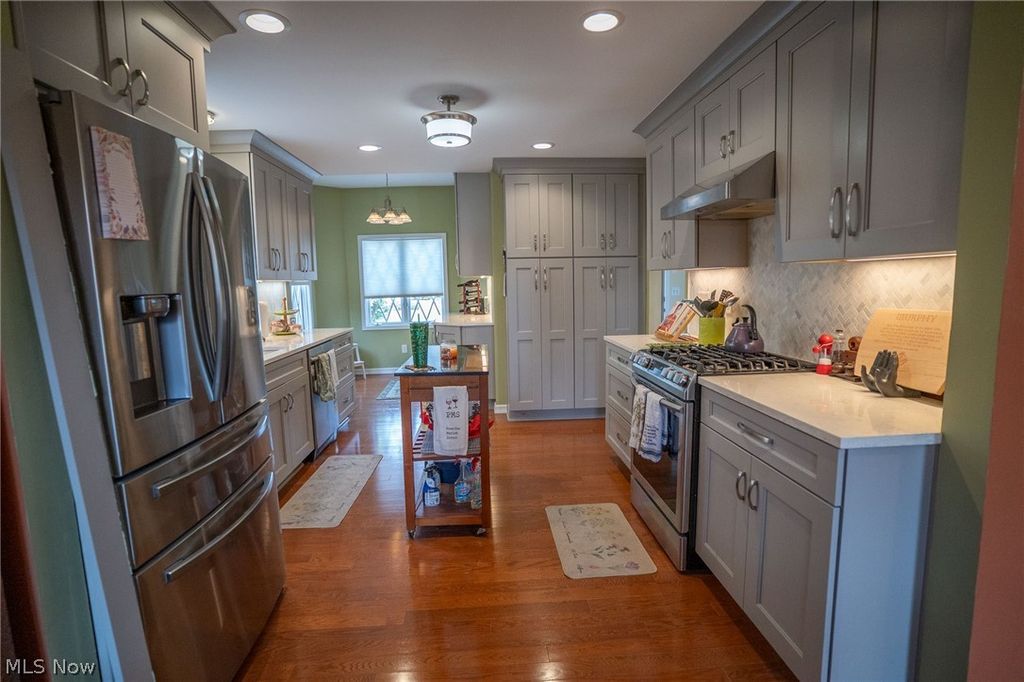 Photo of 26 Aberdeen Court, Rocky River, OH 44116 (MLS # 5197604)